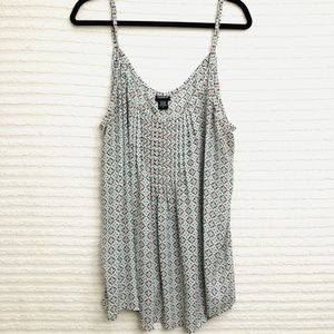 Torrid Size 4 Medallion Floral Tank Blouse